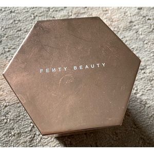 Fenty Beauty Fairy Bomb Glittering Pom Pom